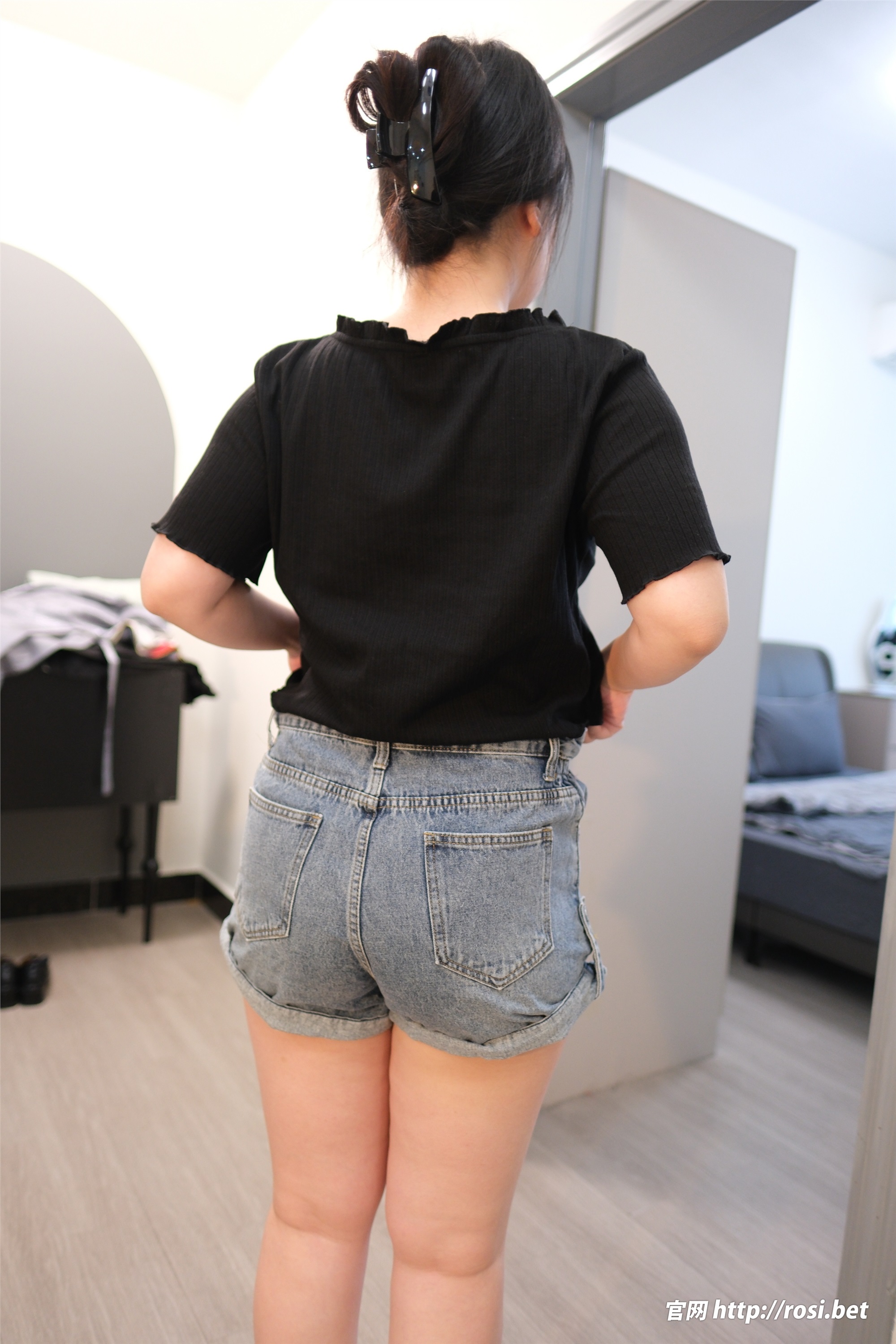 ROSI写真 2025.10.29 NO.5077